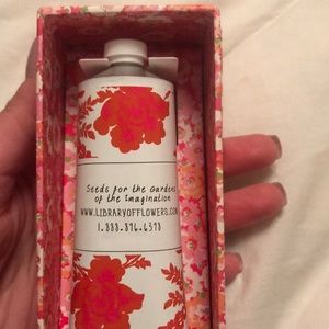 Makeup - Library of flowers lotion Makeup - Library of flowers lotion